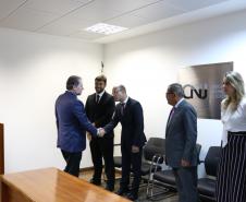 Cumprimento do ministro Dias Toffoli, do STF, com o defensor geral do Paraná, Eduardo Abraão.