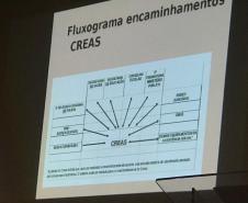 Foto do slide denominado "Fluxograma encaminhamentos CREAS".