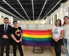 Na foto, o coordenador do CAM, dr. Erick Lé Ferreira, as integrantes da associação Mães Pela Diversidade, Marise Felix e Denise e a relações públicas do CAM, Janaína Ferreira dos Santos.