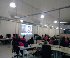 Reunião do projeto "Recomeçar" com as assistidas.