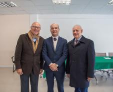 Da direita para a esquerda: o deputado estadual e primeiro secretário da ALEP, Luiz Cláudio Romanelli, o defensor público-geral do Estado, dr. Eduardo Abraão e o presidente da Assembleia Legislativa do Paraná, Ademar Traiano.