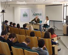 "A questão agrária no estado do Paraná e a atuação da Defensoria Pública" foi o tema da palestra do procurador do Estado do Paraná e membro do Conselho Diretor do Instituto Latinoamericano de Servicios Legales Alternativos (ILSA), Carlos Frederico Mares de Souza Filho.