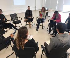 A formação contou com exercícios de relaxamento e abordou técnicas de como elaborar e se portar durante uma apresentação oral
