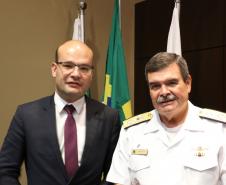 Na foto, o defensor público-geral, dr. Eduardo Abraão, e o ministro presidente do Superior Tribunal Militar, almirante de esquadra Marcus Vinícius Oliveira dos Santos
