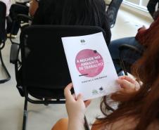 A cartilha “A Mulher no Ambiente de Trabalho – Direitos e Violências” esclarece quais são os principais tipos de assédio, conta como agir em casos de violência, define os termos utilizados e aborda alguns dos direitos trabalhistas da mulher