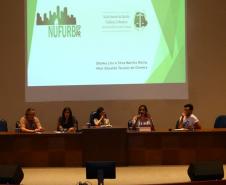 Painel “Morar com Dignidade”, mediado por Antonio Miranda e Violeta Caldeira e palestrado pela defensoria pública coordenadora do NUFURB, dra. Olenka Lins e Silva e pelo representante da TETO, Lucas Kogut.