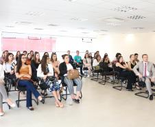 Alunas e alunos da PUCPR Toledo durante a fala do defensor público dr. Erick Lé Palazzi Ferreira.