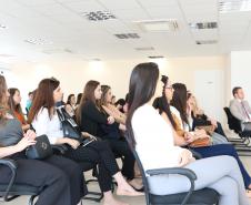 Alunas e alunos da PUCPR Toledo durante a fala do defensor público dr. Erick Lé Palazzi Ferreira.