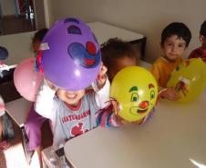 Crianças do Centro Municipal de Educação Infatntil (CMEI) Darvil José Caron.