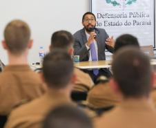 Na última segunda-feira (17), a Escola da Defensoria Pública do Estado do Paraná (EDEPAR) realizou o Curso de capacitação de Policiais Militares em formação na sede central da Defensoria Pública. 