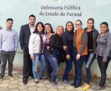 São mães, país, avós e vizinhas (os) que saem do curso com a responsabilidade de serem agentes transformadoras(es) nos lugares onde vivem.
