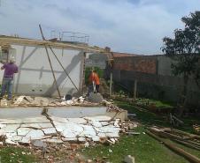 A Defensoria recebeu denúncias dos moradores, inclusive fotos e vídeos, de que suas casas estavam sendo demolidas após a reintegração. 