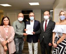 DPE-PR assina termo de cooperação com TV Paraná Turismo e CNT.
