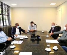 DPE-PR assina termo de cooperação com TV Paraná Turismo e CNT.