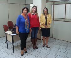 Josiane Fruet Bettini Lupion, a assessora jurídica Vanusa Hoffmann e Claudia Pereira.