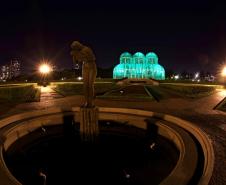 Monumentos em Curitiba ganham iluminação verde em homenagem ao Dia Nacional da Defensoria Pública