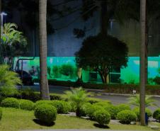Monumentos em Curitiba ganham iluminação verde em homenagem ao Dia Nacional da Defensoria Pública