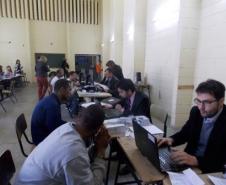 Mutirão Carcerário das Varas de Execuções Penais da Capital realizado no final de agosto analisou 1.346 processos de presos do Complexo Penitenciário de Piraquara. O 6º Mutirão Carcerário de 2014 contou com a participação efetiva de servidores do Tribunal de Justiça, defensores públicos e promotores de Justiça.