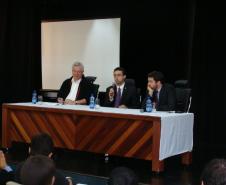 Com a presença do professor e diretor do Instituto de Criminologia da Universidade de Hamburgo, Alemanha, doutor Sebastian Scheerer e do professor de Criminologia da Universidade de São Paulo (USP), doutor Maurício Dieter, a conversa, que foi mediada pelo subdefensor público-geral da DPPR, André Giamberardino, debateu uma nova forma de pensar o direito penal, questionando o verdadeiro significado das punições e das instituições para construir outras formas de liberdade e justiça.