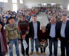 Defensoria participa de entrega de documentação a agricultores.