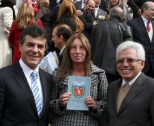 Defensoria Pública.O governador Beto Richa, posa para foto após a solenidade que sancionou a lei que cria a Defensoria Pública no Esatado do Paraná.Curitiba, 19-05-11Foto: Arnaldo Alves / AENotícias.