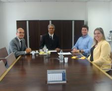 O deputado Guto Silva - acompanhado da assessora Juliana Sguarezi - esteve na Defensoria para conhecer as instalações da sede central da DPPR em Curitiba, além de inteirar-se do planejamento e das perspectivas para a instituição nos próximos anos.