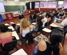 Servidor da DPPR em Londrina participa de mesa-redonda na UEL.