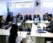 O ministro Ricardo Lewandowski participou e uma audiência de custódia conduzida pela juíza Fabiane Peruccini e que teve a presença do defensor público Rodolpho Mussel de Macedo (à direita).