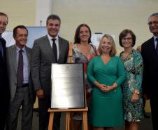O governador Beto Richa (ao centro) com demais autoridades durante inauguração do Cense de São José dos Pinhais, entre elas o defensor público-geral do Paraná, Sérgio Parigot de Souza (à direita).