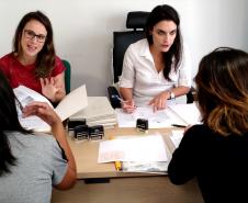 Os novos defensores públicos trouxeram a documentação necessária para assumirem suas funções. Antes, porém, eles vão passar por um curso de formação. 