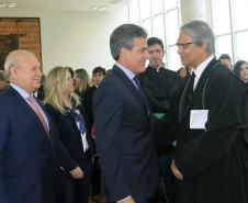 O governador Beto Richa empossa nesta terça-feira, no Palácio Iguaçu, os trinta e seis novos defensores públicos que irão reforçar o atendimento da Defensoria Pública do Paraná