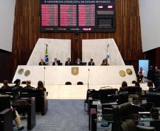 Ao centro da foto, ao lado do deputado Tadeu Veneri, o defensor público-geral do Paraná, Sérgio Parigot de Souza, destacou em sua fala a importância do bom diálogo com o governo estadual para ampliar a estruturação da Defensoria Pública.