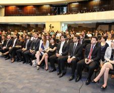 Os novos defensores públicos estiveram na manhã desta quarta-feira (13) na Assembleia Legislativa do Estado (Alep), onde assistiram a duas palestras que marcaram o encerramento do curso de formação profissional. 