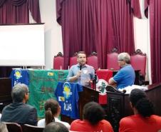 Representantes de movimentos sociais e de entidades públicas, como a prefeitura de Curitiba, estiveram presentes no evento.