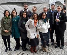 Parte do grupo de defensores públicos que participou do mutirão na Boca Maldita.