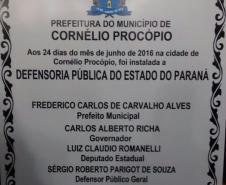 Placa na sede da Defensoria Pública Cornélio Procópio