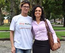 A presidente do Transgrupo Marcela Prado, Rafaelly Wiest, e a coordenadora do Núcleo de Cidadania e Direitos Humanos da DPPR, Camille Vieira da Costa.