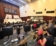 Solenidade de lançamento dos núcleos especializados da Defensoria Pública do Paraná na Assembleia Legislativa.