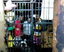Imagens feitas dentro das instalações da Cadeia Pública de Arapongas.