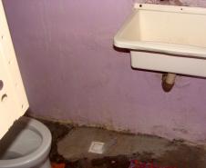 Banheiro de uma das celas da penitenciária.