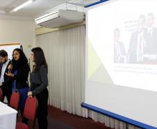 Os defensores públicos Camille Vieira da Costa e Bruno Passadore, do Núcleo da Cidadania e Direitos Humanos (NUCIDH) da Defensoria Pública do Paraná, e a defensora pública Mariana Martins Nunes falaram ao Conselho sobre a atuação em rede para a defesa dos direitos da população em situação de rua e do direito à manifestação.