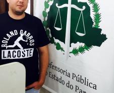 Emannuel iniciou o estágio em janeiro deste ano. Hoje, ele atua em todas as áreas dentro da Defensoria em Cornélio Procópio, elaborando peças processuais e atendimento jurídico.