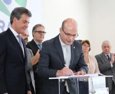 Governador dá posse ao novo defensor-geral do Estado do Paraná.