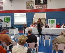 A defensora pública coordenadora do Núcleo Itinerante das Questões Fundiárias e Urbanísticas (NUFURB) da Defensoria Pública do Paraná, Olenka Lins e Silva, participou nesta sexta-feira (27), de uma audiência pública em São Mateus do Sul.