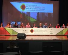 Servidoras das áreas de Serviço Social e Psicologia de diversas sedes apresentaram trabalhos e dividiram experiências no evento.

