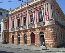 A sede de Paranaguá fica no Palacete Mathias Böhn, centro histórico da cidade