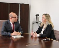 Vice-governadora falando para participantes da visita.