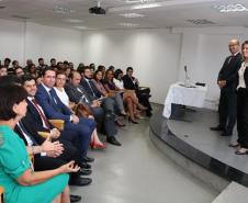 Vice-governadora falando para participantes da visita.
