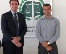A partir da esquerda: o subdefensor público-geral da DPPR, Matheus Cavalcanti Munhoz, e o defensor público de Guaratuba Evandro Satiro.