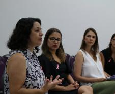 Na Casa da Mulher Brasileira, a roda de conversa contou com a presença da professora Cinthia Tortato, do Instituto Federal do Paraná (IFPR).